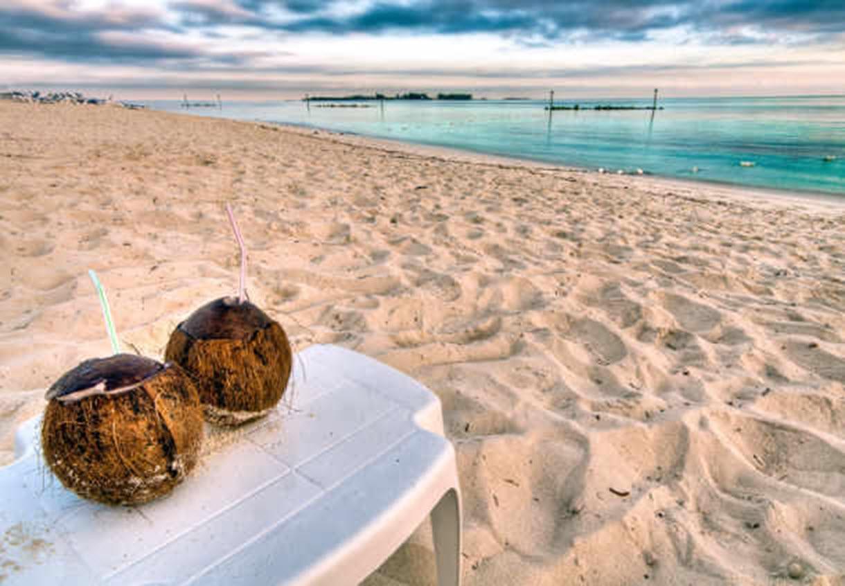 Courtyard By Marriott Nassau Downtown/Junkanoo Beach Esterno foto