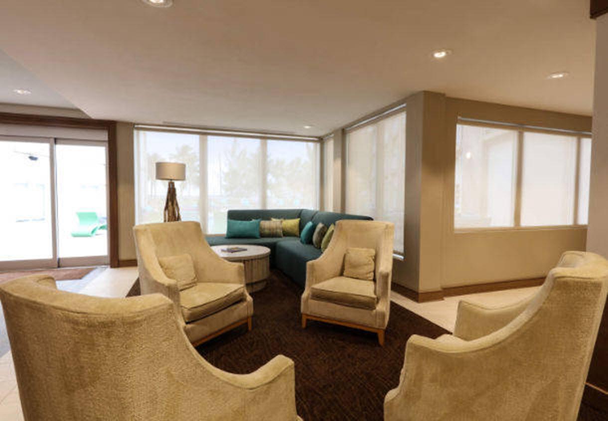 Courtyard By Marriott Nassau Downtown/Junkanoo Beach Esterno foto