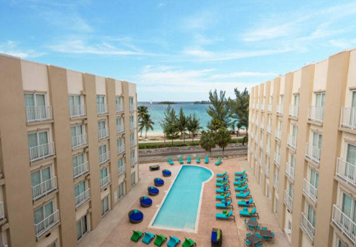Courtyard By Marriott Nassau Downtown/Junkanoo Beach Esterno foto