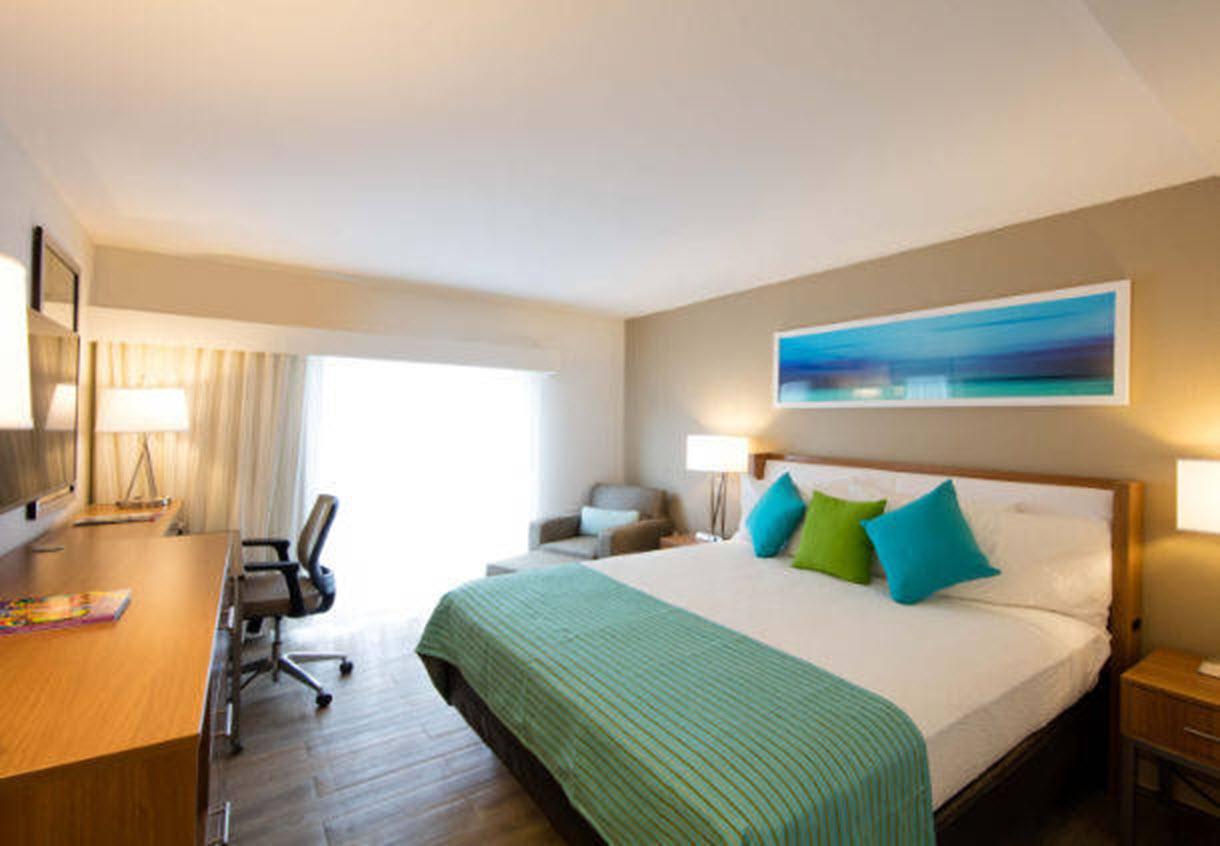 Courtyard By Marriott Nassau Downtown/Junkanoo Beach Esterno foto