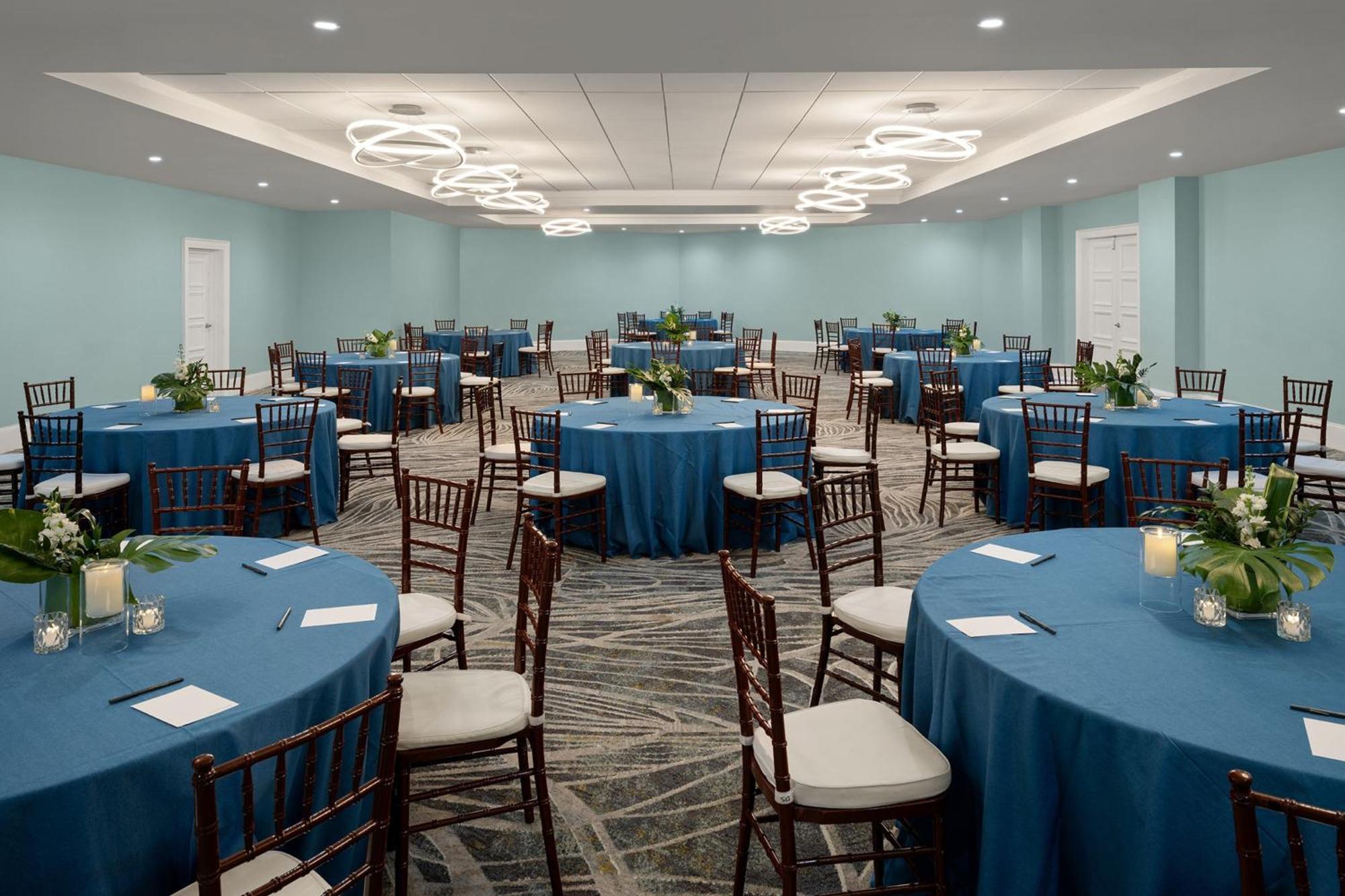 Courtyard By Marriott Nassau Downtown/Junkanoo Beach Esterno foto