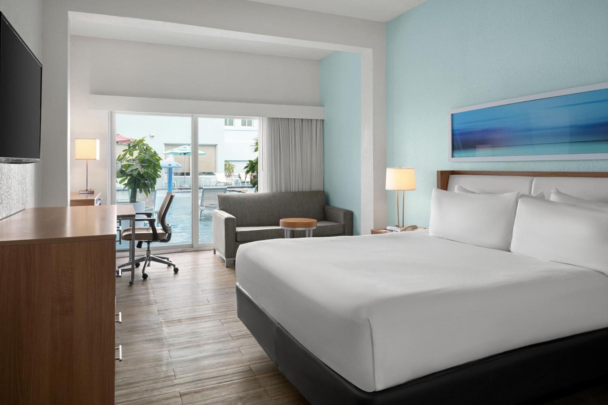 Courtyard By Marriott Nassau Downtown/Junkanoo Beach Esterno foto