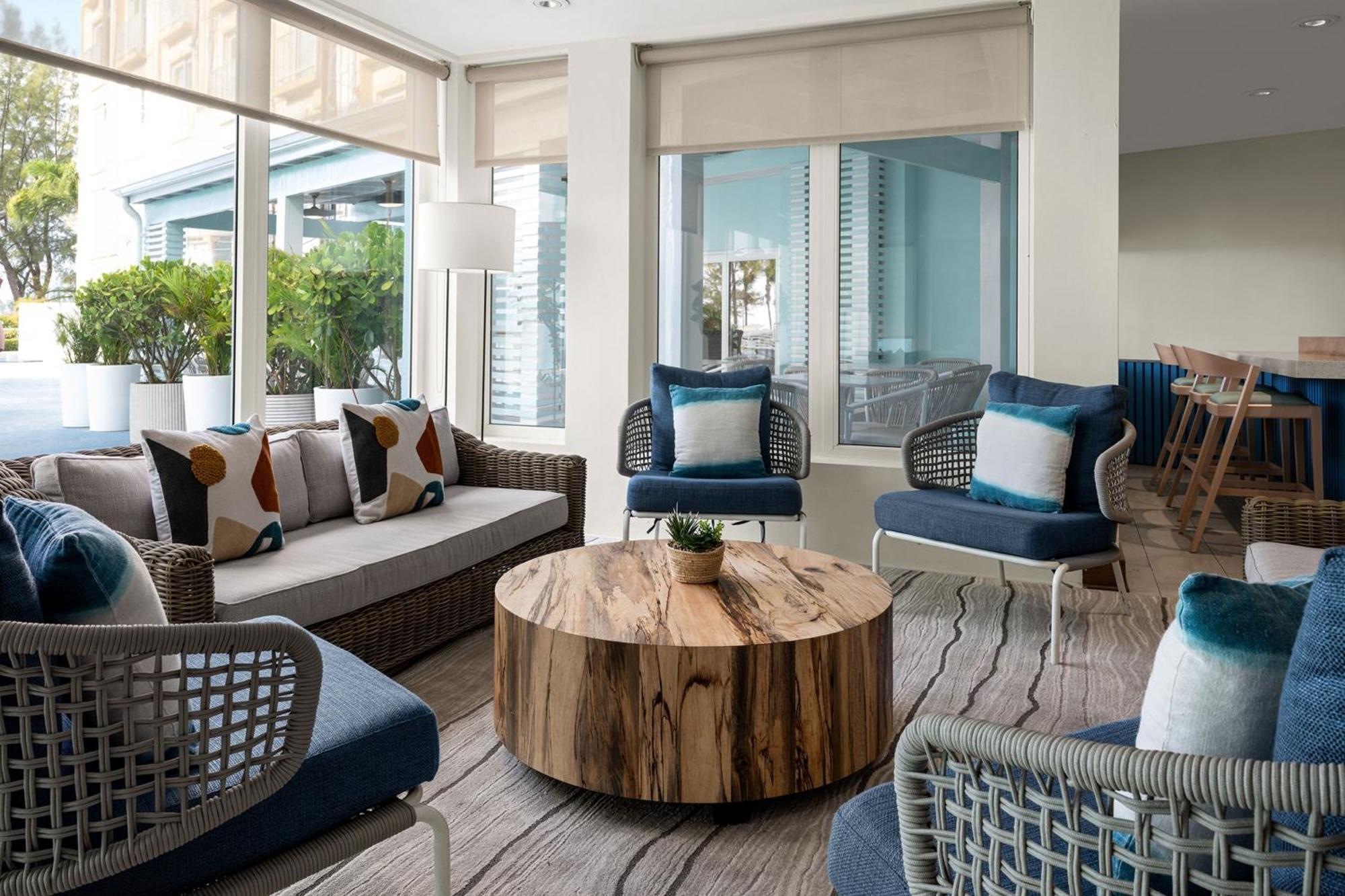 Courtyard By Marriott Nassau Downtown/Junkanoo Beach Esterno foto