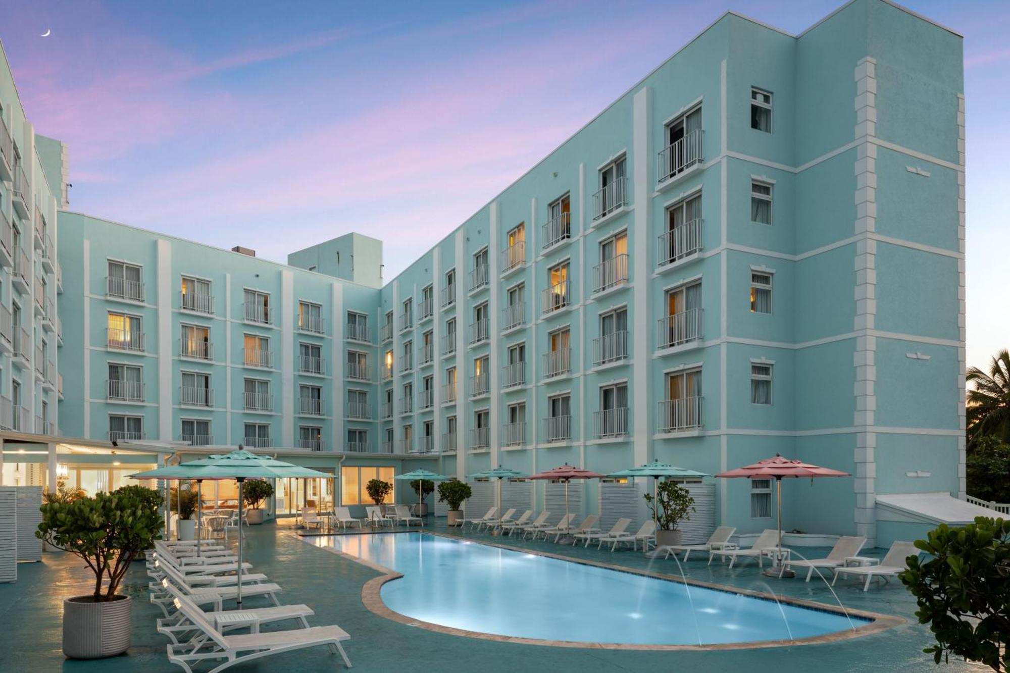 Courtyard By Marriott Nassau Downtown/Junkanoo Beach Esterno foto