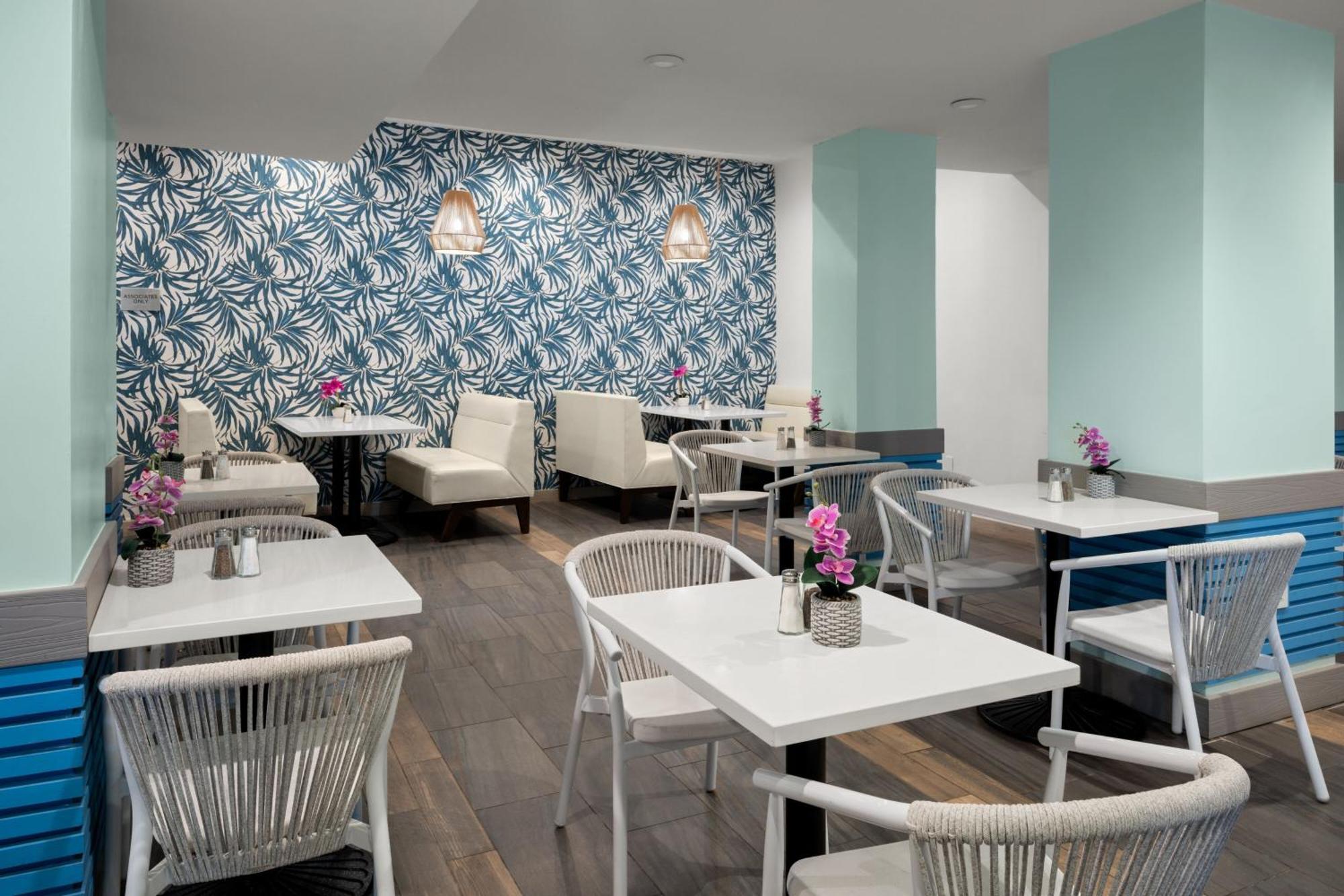 Courtyard By Marriott Nassau Downtown/Junkanoo Beach Esterno foto