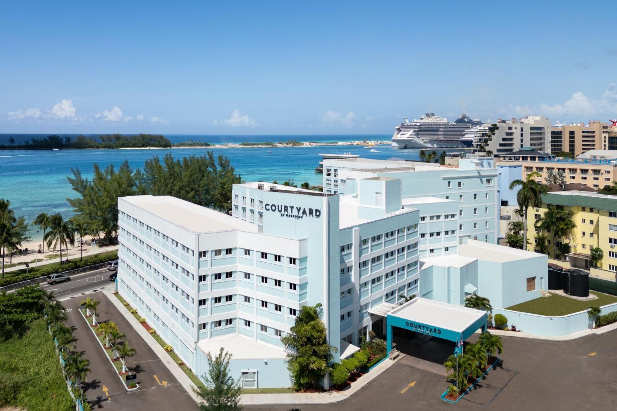 Courtyard By Marriott Nassau Downtown/Junkanoo Beach Esterno foto