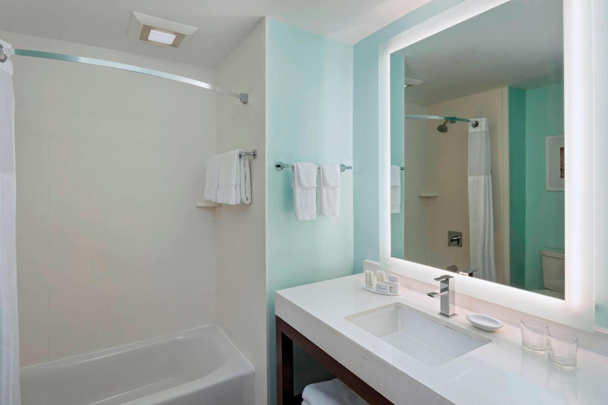 Courtyard By Marriott Nassau Downtown/Junkanoo Beach Esterno foto
