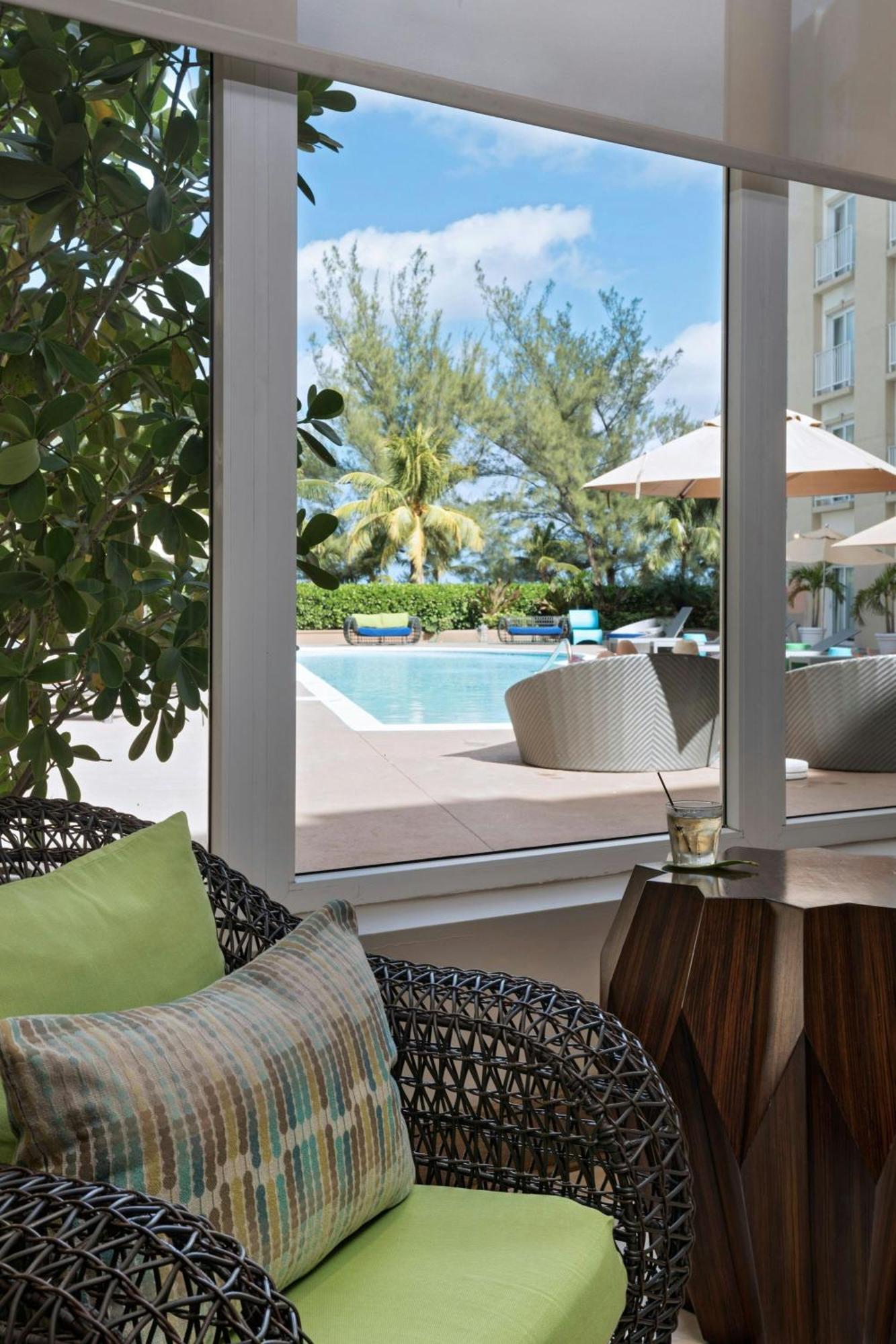 Courtyard By Marriott Nassau Downtown/Junkanoo Beach Esterno foto